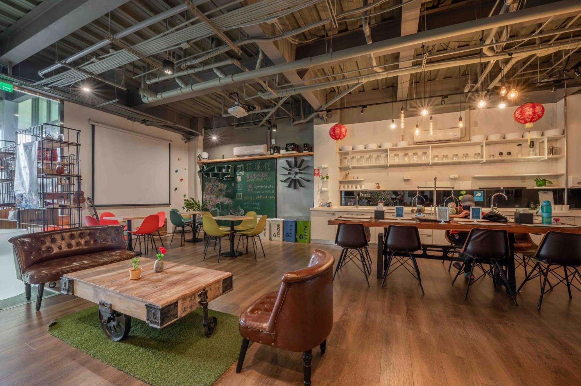 Light Hostel Hualien Bagian luar foto